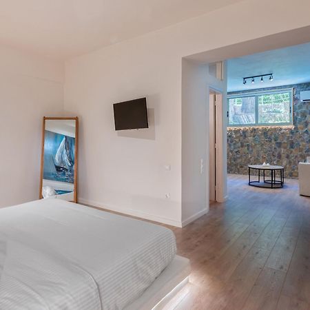 Saronis Suites Saronida 外观 照片