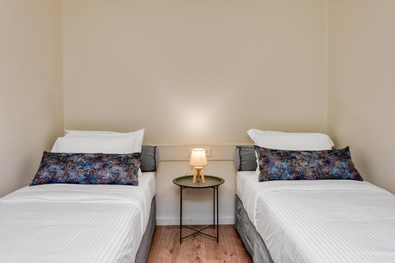 Saronis Suites Saronida 外观 照片