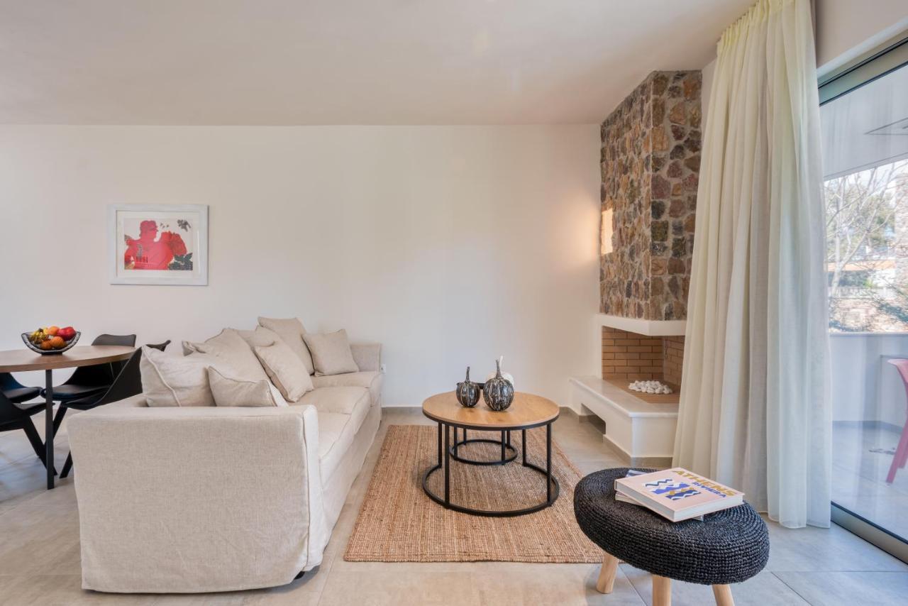 Saronis Suites Saronida 外观 照片