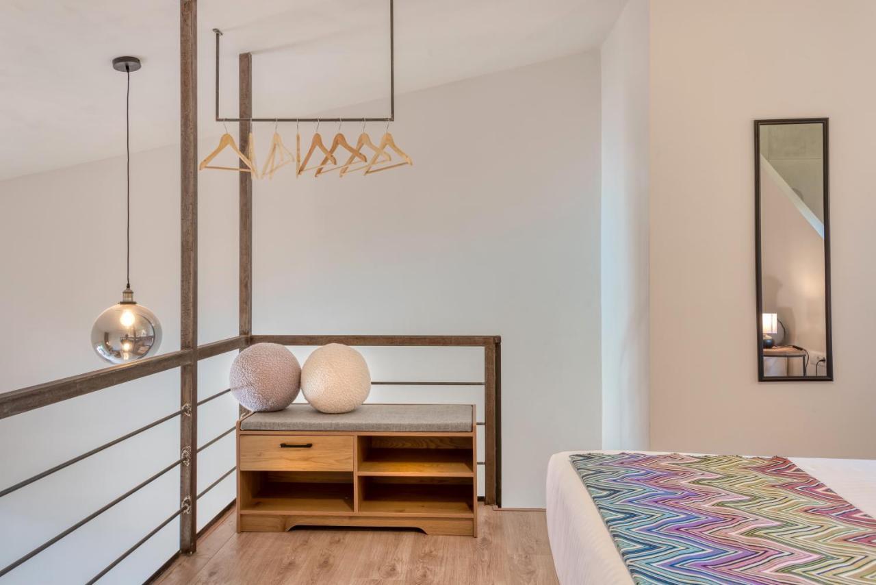 Saronis Suites Saronida 外观 照片