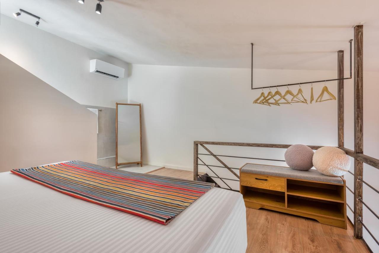 Saronis Suites Saronida 外观 照片