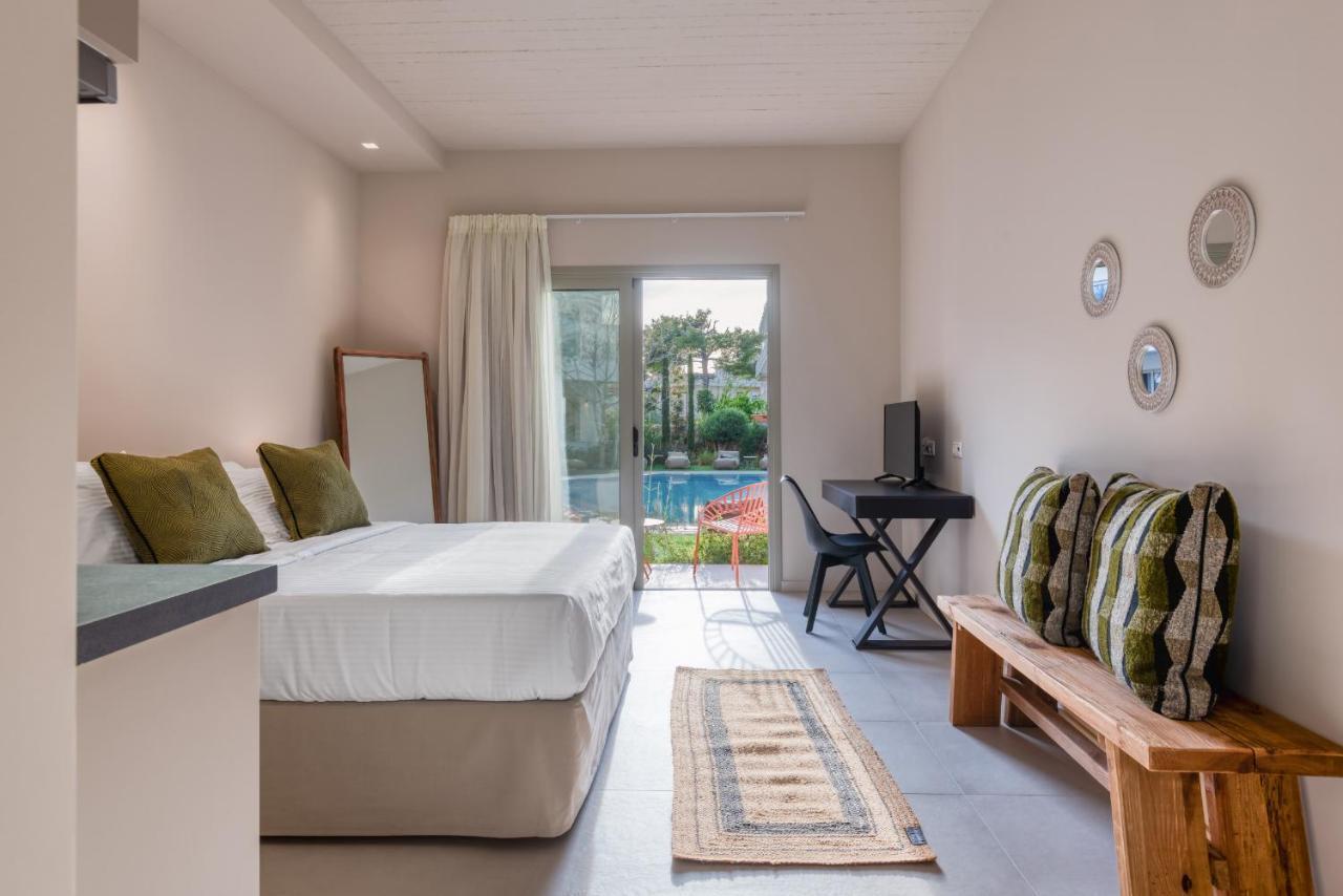 Saronis Suites Saronida 外观 照片
