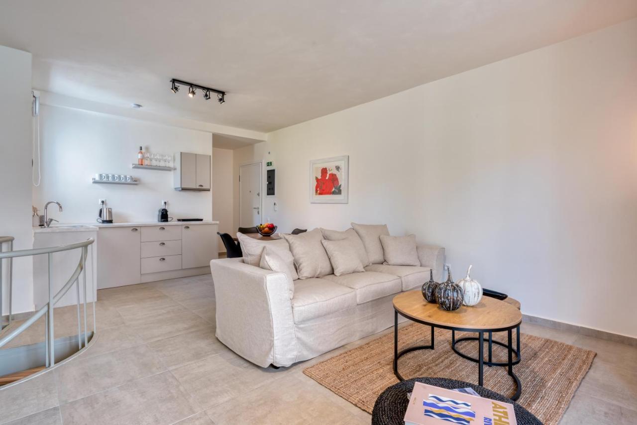 Saronis Suites Saronida 外观 照片