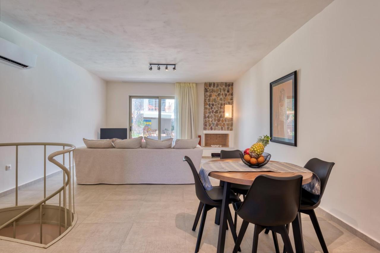 Saronis Suites Saronida 外观 照片