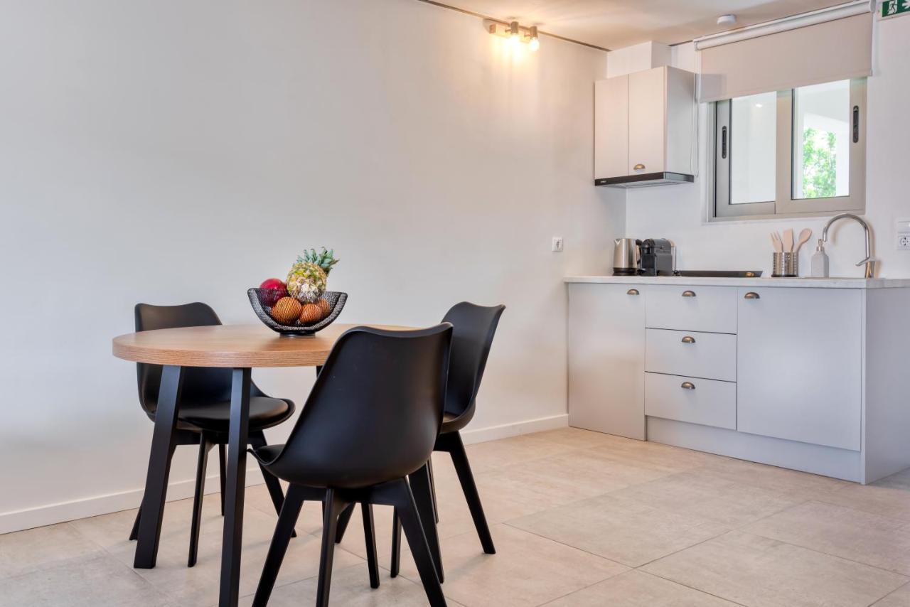 Saronis Suites Saronida 外观 照片