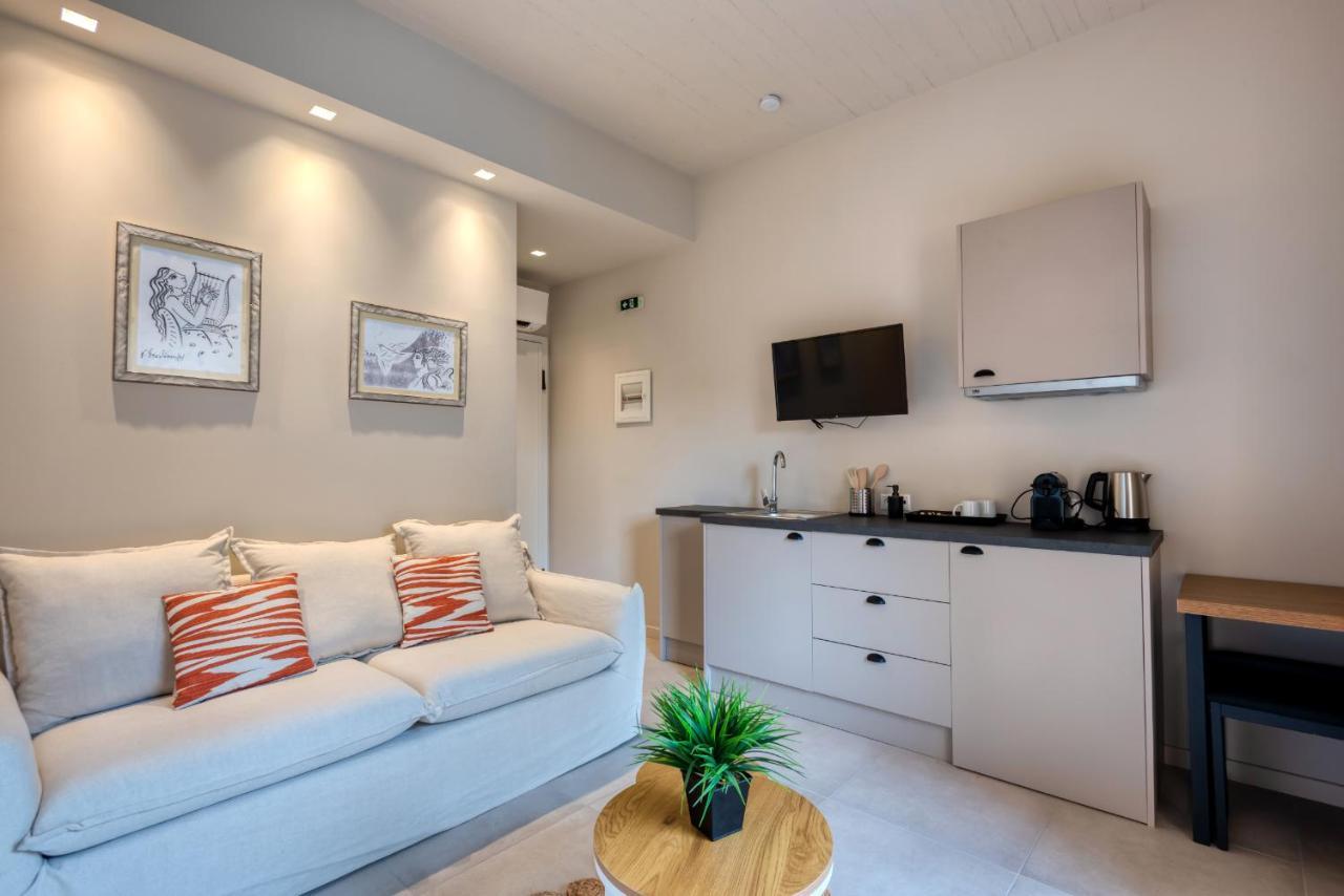 Saronis Suites Saronida 外观 照片