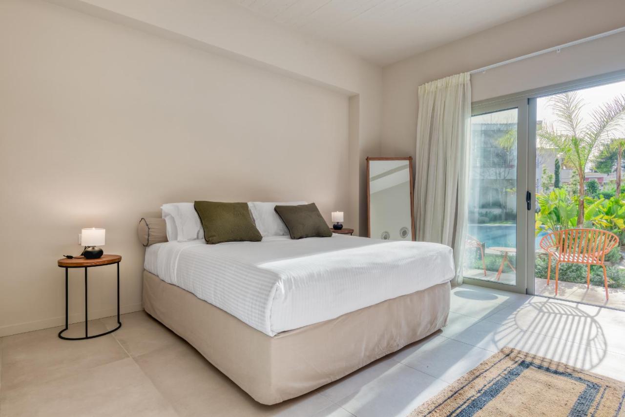 Saronis Suites Saronida 外观 照片