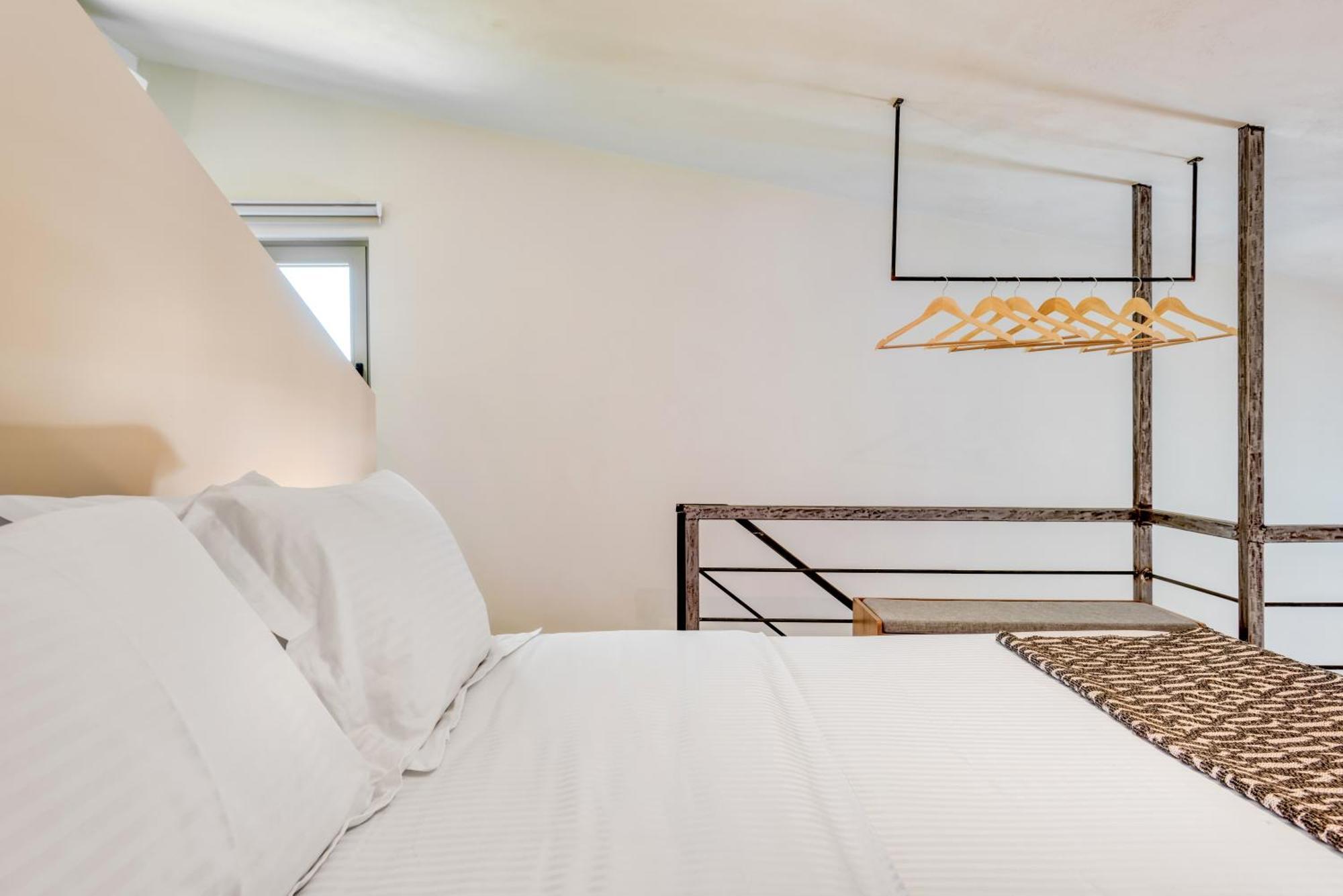 Saronis Suites Saronida 外观 照片