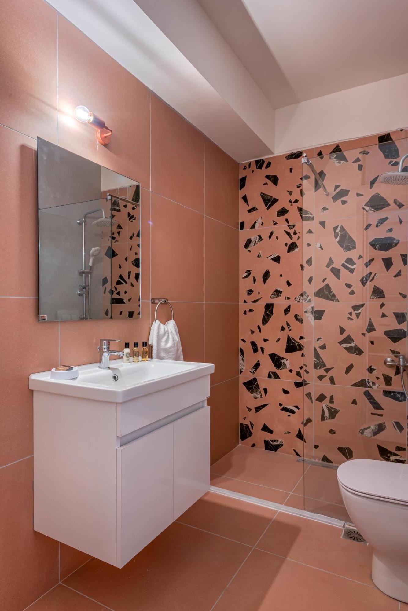 Saronis Suites Saronida 外观 照片