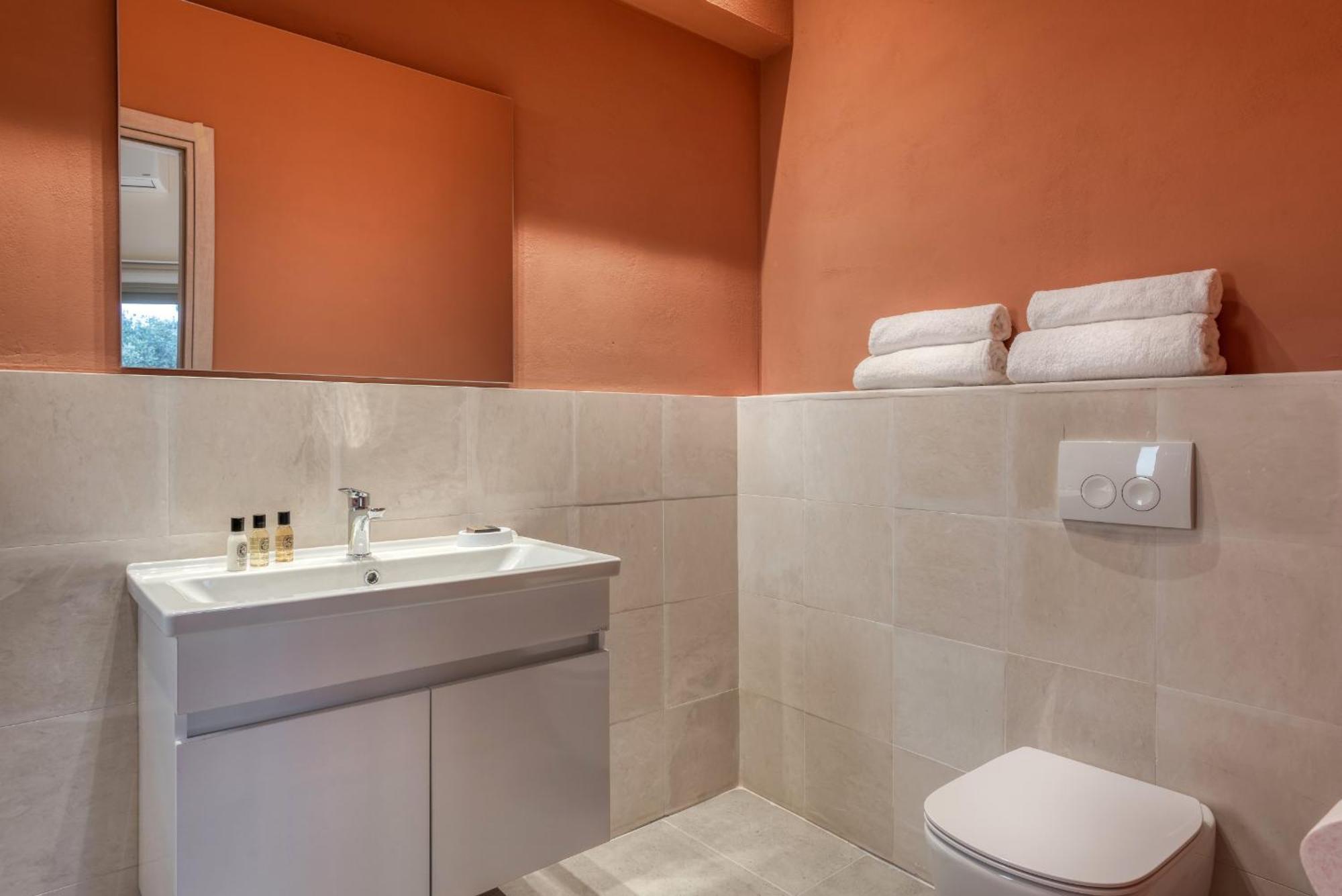 Saronis Suites Saronida 外观 照片