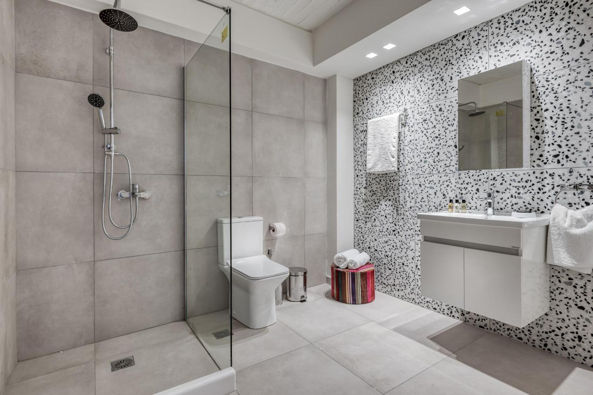 Saronis Suites Saronida 外观 照片