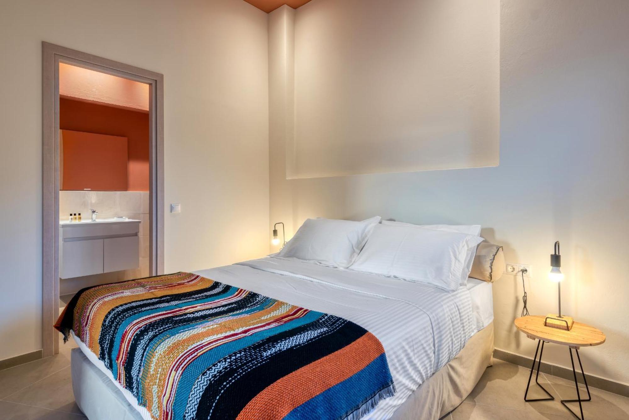 Saronis Suites Saronida 外观 照片